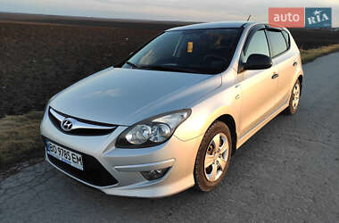 Хэтчбек Hyundai i30 2011 в 