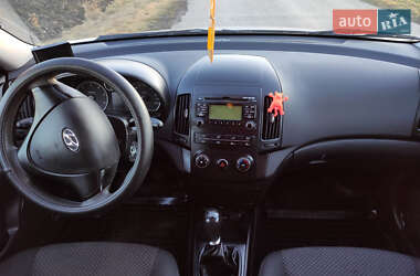 Хэтчбек Hyundai i30 2011 в 