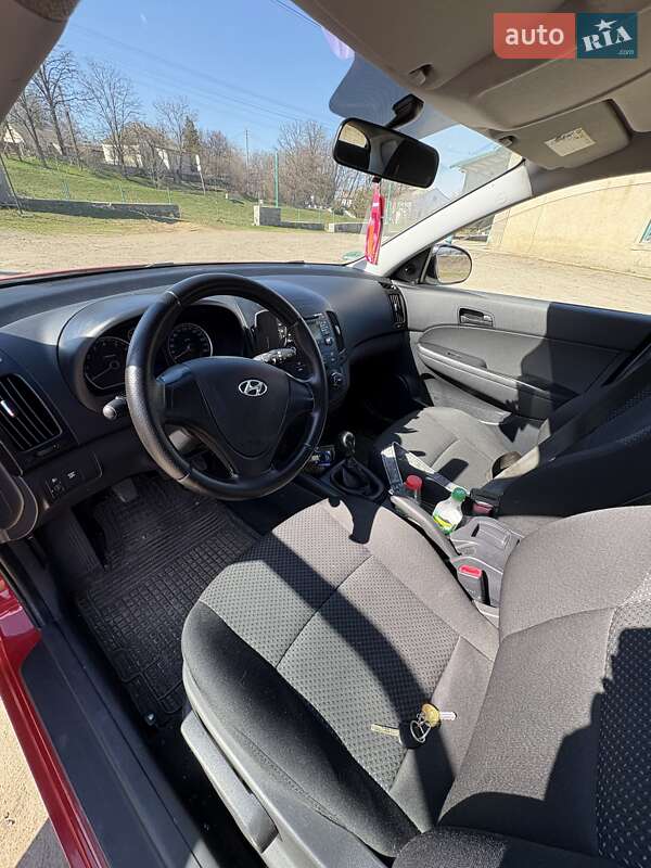 Хэтчбек Hyundai i30 2009 в Вознесенске