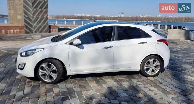 Хэтчбек Hyundai i30 2012 в Киеве