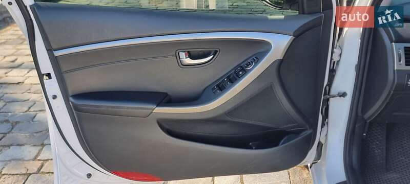 Хэтчбек Hyundai i30 2012 в Киеве