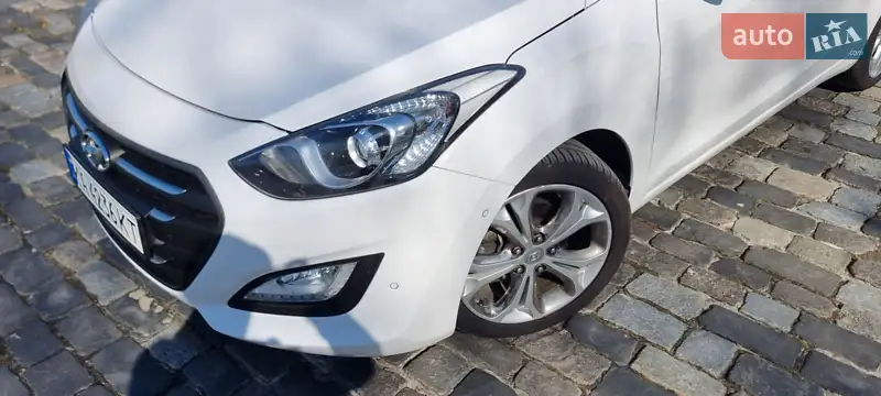 Хэтчбек Hyundai i30 2012 в 