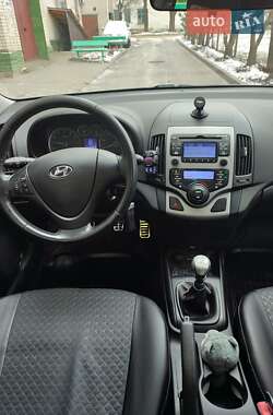 Хэтчбек Hyundai i30 2009 в 