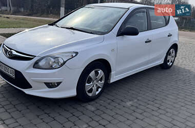 Хетчбек Hyundai i30 2011 в 