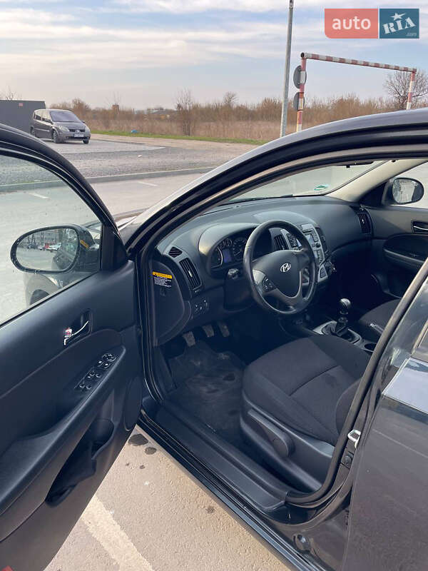 Хэтчбек Hyundai i30 2009 в Радехове