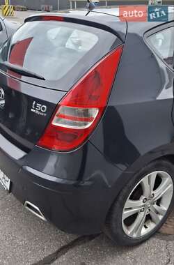 Хэтчбек Hyundai i30 2010 в 