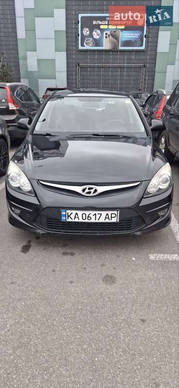Хэтчбек Hyundai i30 2010 в 