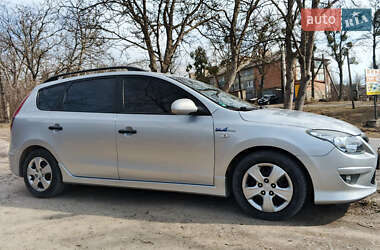 Универсал Hyundai i30 2011 в Новой Ушице