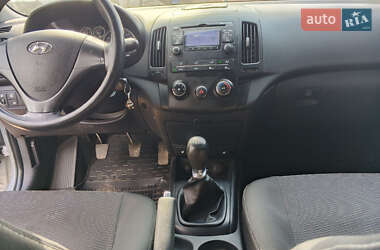 Универсал Hyundai i30 2011 в Новой Ушице