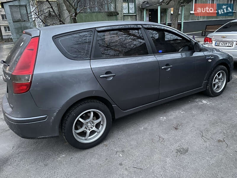 Універсал Hyundai i30 2010 в Дніпрі