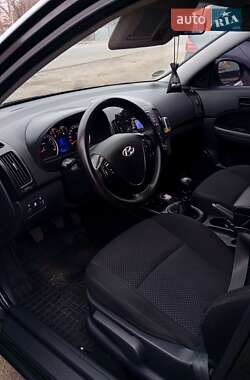 Хэтчбек Hyundai i30 2009 в 