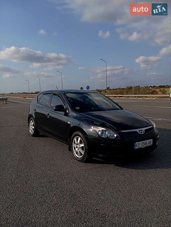 Хэтчбек Hyundai i30 2009 в 
