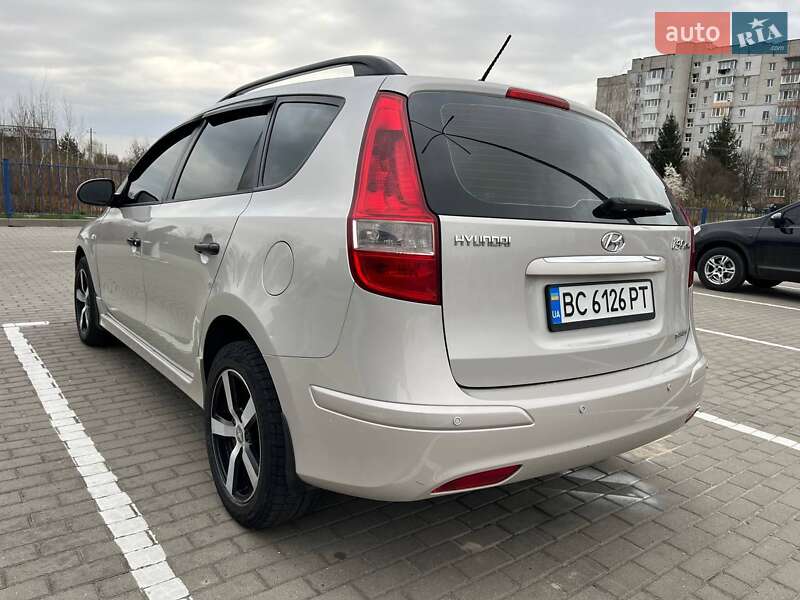 Универсал Hyundai i30 2011 в Гайвороне