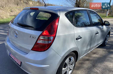 Хетчбек Hyundai i30 2010 в 