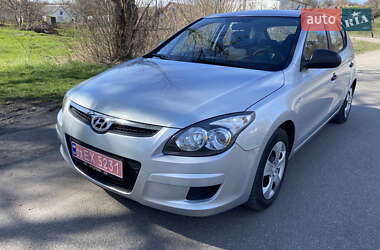Хетчбек Hyundai i30 2010 в 