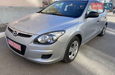 Хетчбек Hyundai i30 2010 в 