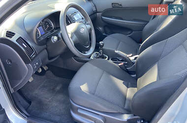 Хетчбек Hyundai i30 2010 в 