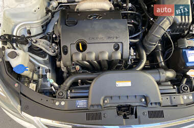 Хетчбек Hyundai i30 2010 в 