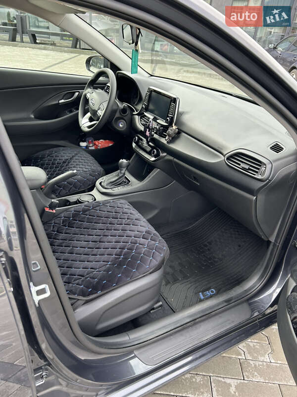 Хэтчбек Hyundai i30 2023 в Ужгороде