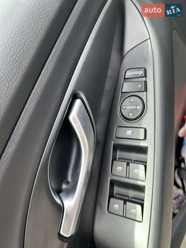 Хэтчбек Hyundai i30 2023 в Ужгороде