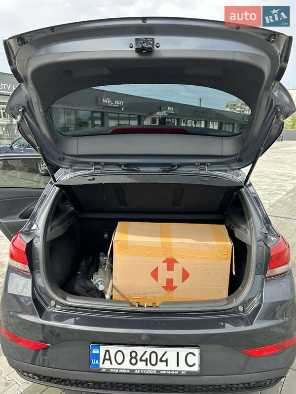 Хэтчбек Hyundai i30 2023 в Ужгороде