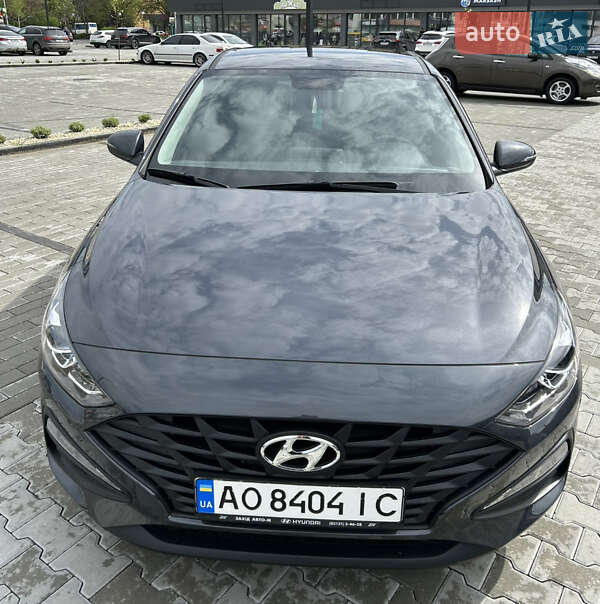 Хэтчбек Hyundai i30 2023 в Ужгороде