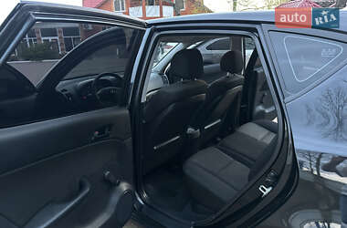 Хэтчбек Hyundai i30 2010 в 