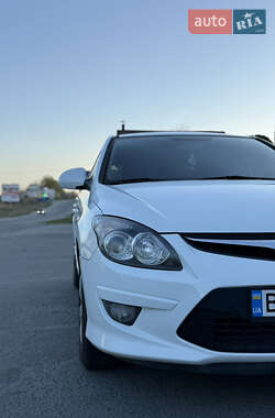 Хэтчбек Hyundai i30 2011 в 