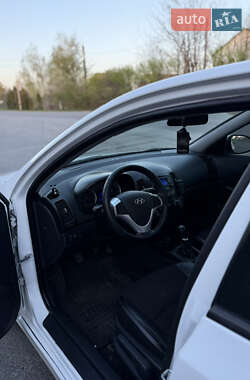 Хэтчбек Hyundai i30 2011 в 