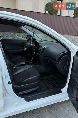 Хэтчбек Hyundai i30 2011 в 