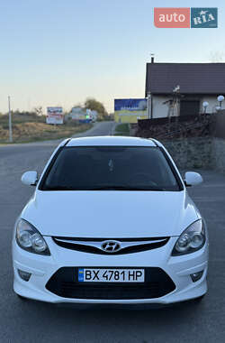 Хэтчбек Hyundai i30 2011 в 