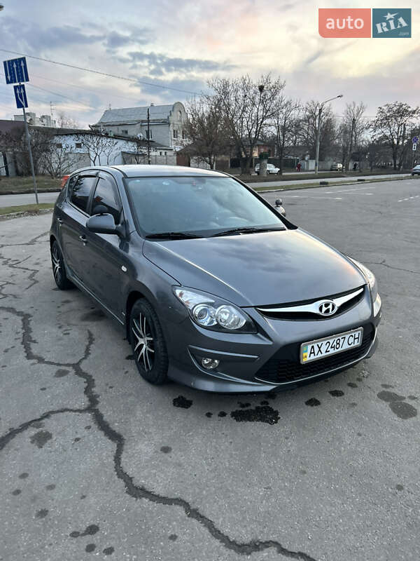 Хэтчбек Hyundai i30 2010 в Харькове