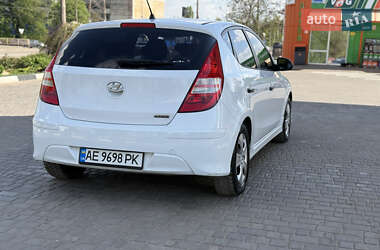 Хэтчбек Hyundai i30 2010 в 