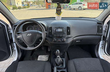 Хэтчбек Hyundai i30 2010 в 