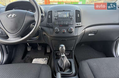Хэтчбек Hyundai i30 2010 в 