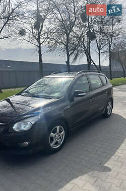 Универсал Hyundai i30 2010 в 