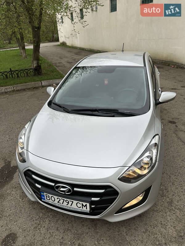 Хетчбек Hyundai i30 2016 в Чернівцях