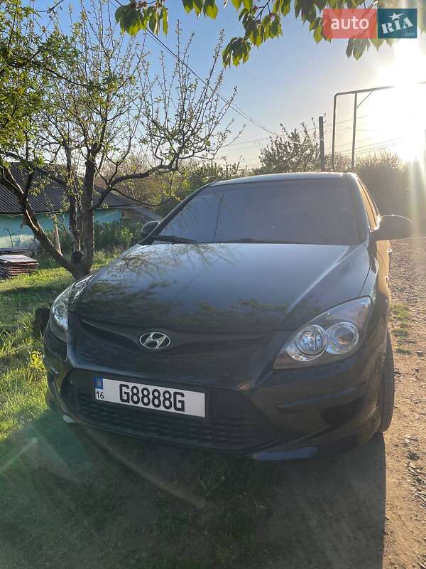 Хэтчбек Hyundai i30 2010 в 