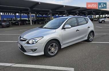 Хетчбек Hyundai i30 2011 в 