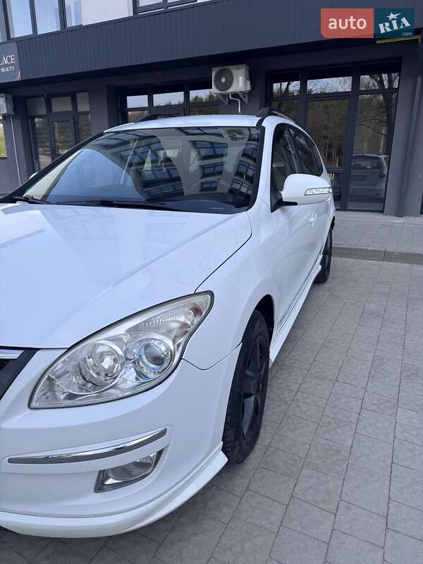 Універсал Hyundai i30 2008 в Новояворівську