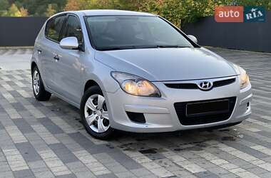 Хэтчбек Hyundai i30 2010 в 