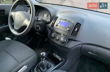 Хэтчбек Hyundai i30 2010 в 
