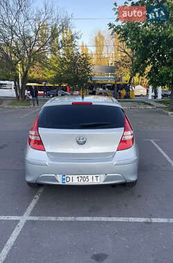 Хетчбек Hyundai i30 2011 в 