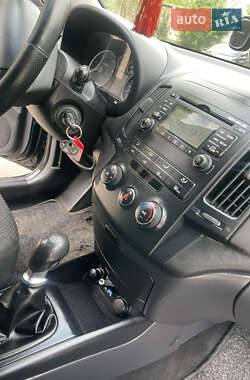 Хэтчбек Hyundai i30 2011 в 