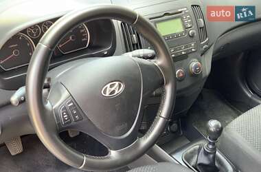 Хэтчбек Hyundai i30 2010 в 