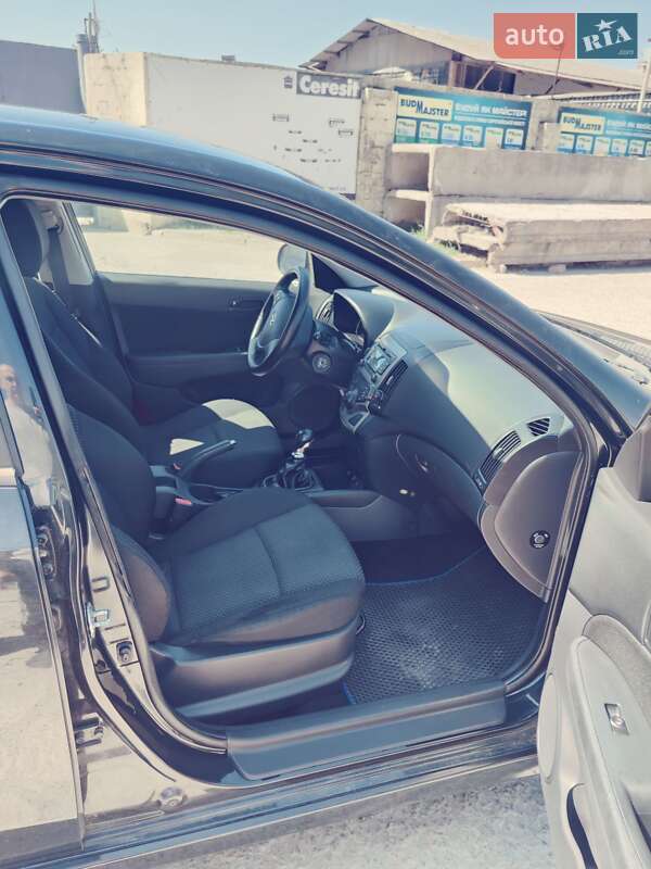 Хэтчбек Hyundai i30 2011 в Днепре
