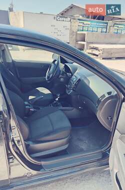 Хэтчбек Hyundai i30 2011 в 