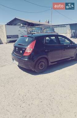 Хэтчбек Hyundai i30 2011 в 