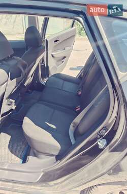 Хэтчбек Hyundai i30 2011 в 