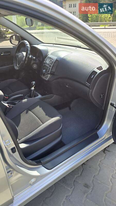 Універсал Hyundai i30 2012 в Яремчі
